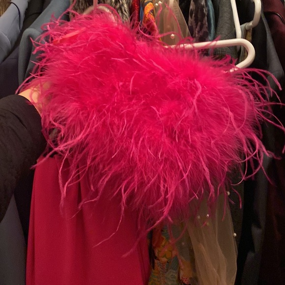 LaMarque Zaina Ostrich Feather fuchsia top size Small - Picture 9 of 9